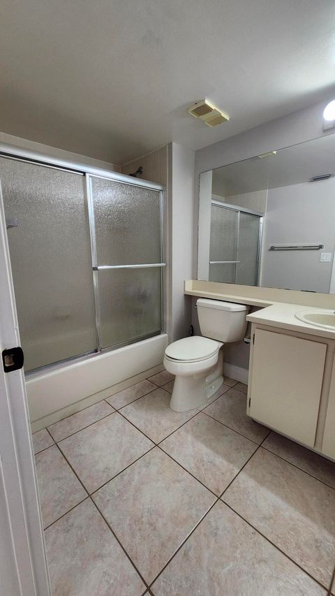 Tiny photo for 3146 Via Poinciana Dr #414, Lake Worth, FL 33467 (MLS # B26005258)