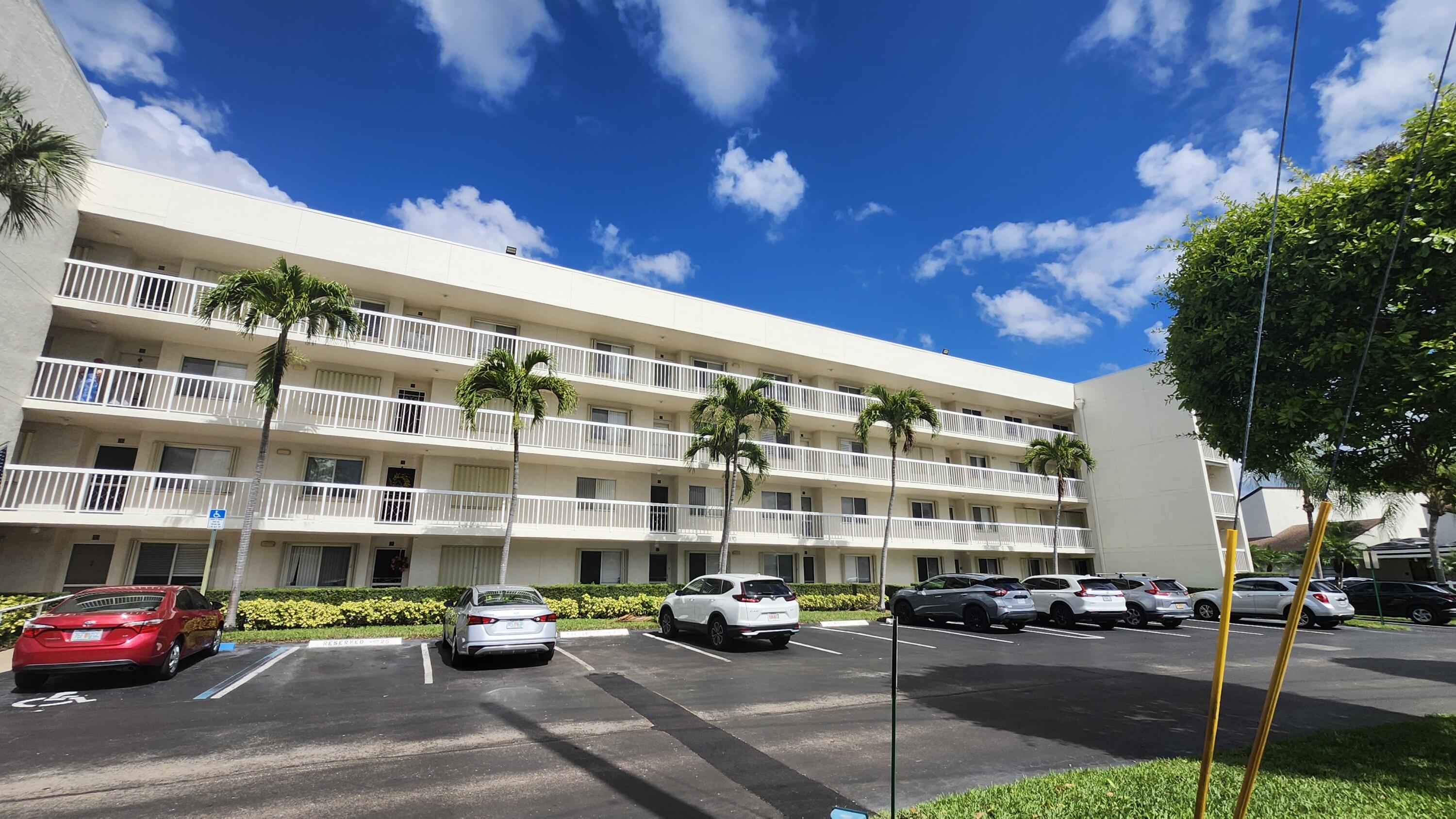 3146 Via Poinciana 414