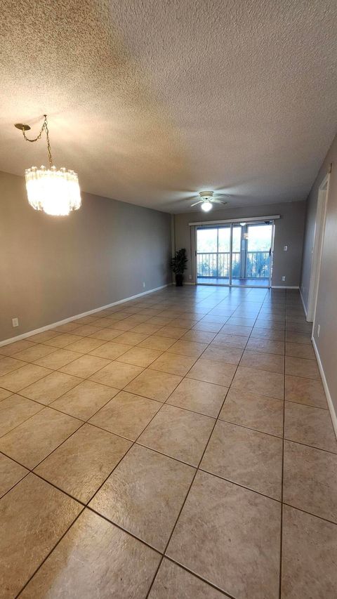 Tiny photo for 3146 Via Poinciana Dr #414, Lake Worth, FL 33467 (MLS # B26005258)