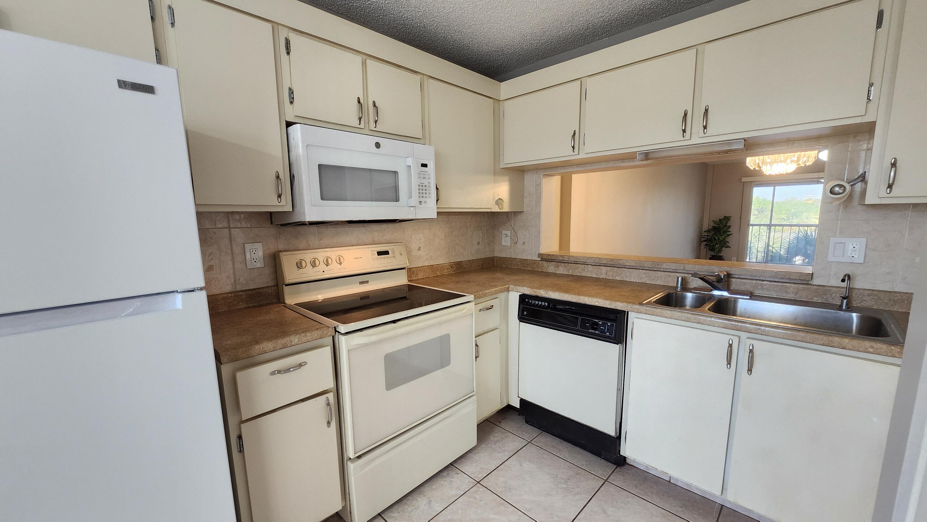 FOUNTAINVIEW AT SPRING LKS CONDO - Residential