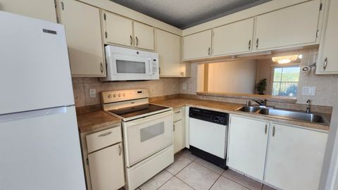 Tiny photo for 3146 Via Poinciana Dr #414, Lake Worth, FL 33467 (MLS # B26005258)