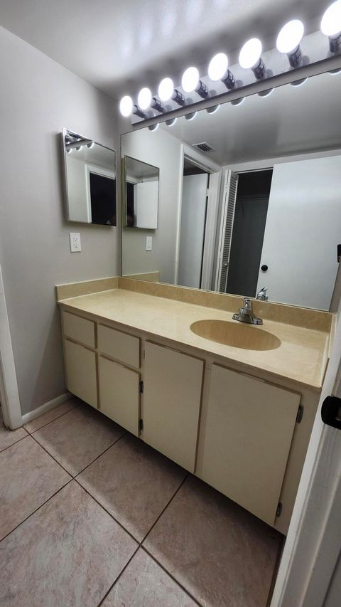 Tiny photo for 3146 Via Poinciana Dr #414, Lake Worth, FL 33467 (MLS # B26005258)