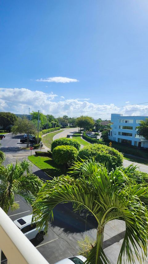 Tiny photo for 3146 Via Poinciana Dr #414, Lake Worth, FL 33467 (MLS # B26005258)