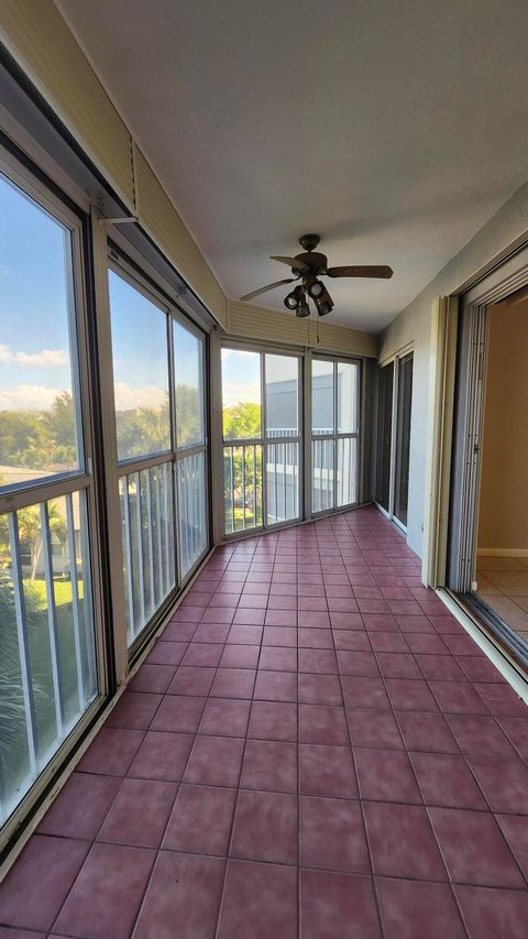 Tiny photo for 3146 Via Poinciana Dr #414, Lake Worth, FL 33467 (MLS # B26005258)