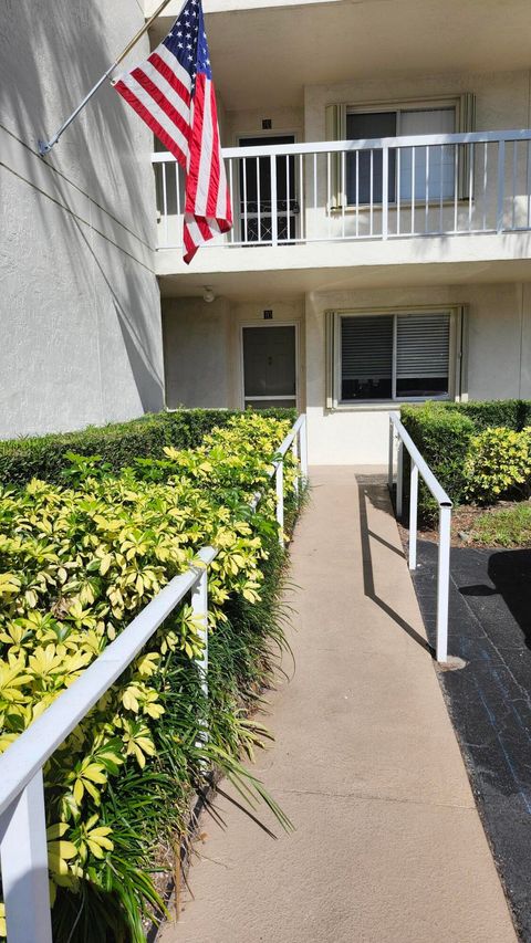 Tiny photo for 3146 Via Poinciana Dr #414, Lake Worth, FL 33467 (MLS # B26005258)