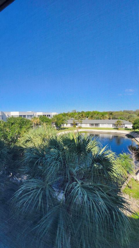 Tiny photo for 3146 Via Poinciana Dr #414, Lake Worth, FL 33467 (MLS # B26005258)