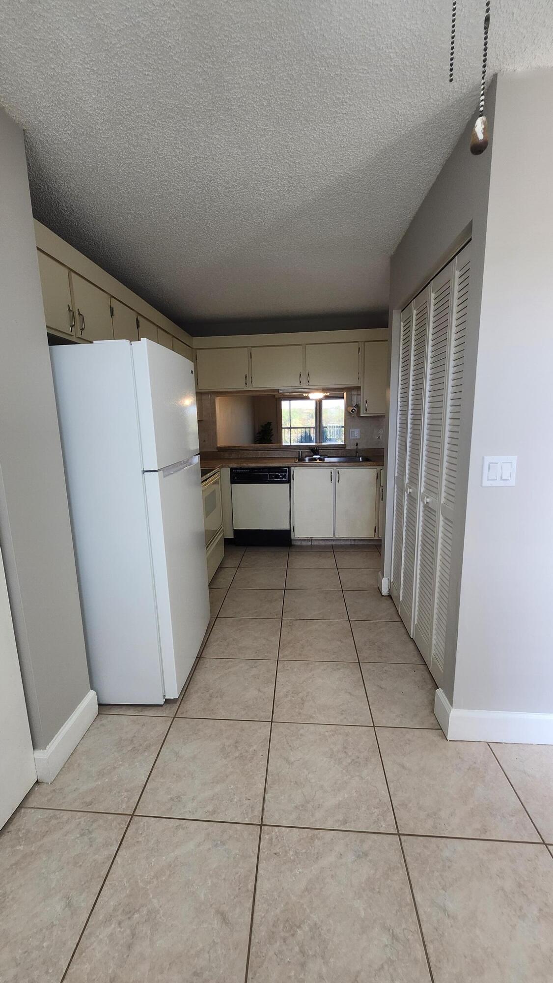 FOUNTAINVIEW AT SPRING LKS CONDO - Residential