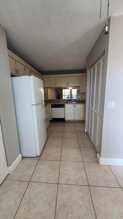 Tiny photo for 3146 Via Poinciana Dr #414, Lake Worth, FL 33467 (MLS # B26005258)