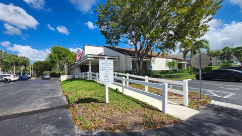Tiny photo for 3146 Via Poinciana Dr #414, Lake Worth, FL 33467 (MLS # B26005258)