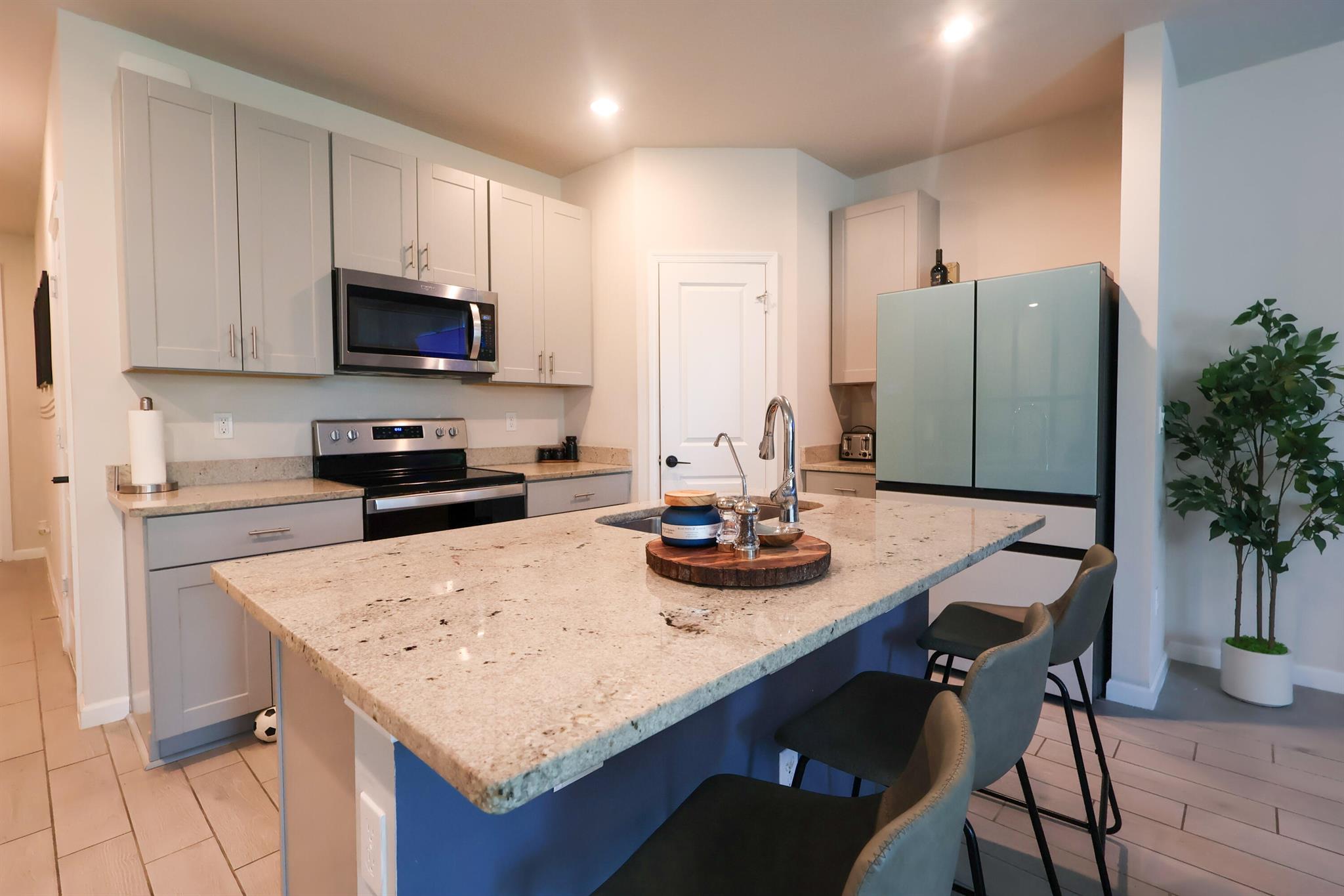 ENCLAVE AT MANGONIA PARK - Residential