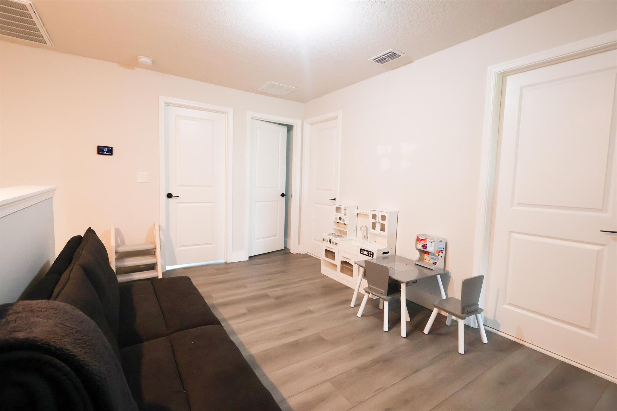 ENCLAVE AT MANGONIA PARK - Residential