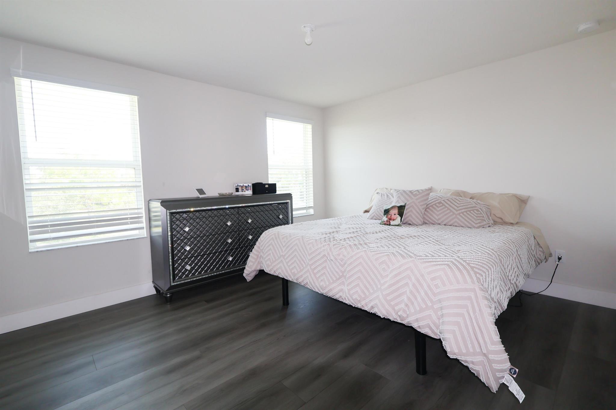 ENCLAVE AT MANGONIA PARK - Residential