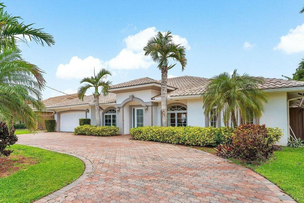 Photo of 41 Castle Harbor Isle Drive, Fort Lauderdale, FL 33308 (MLS # B26055096)