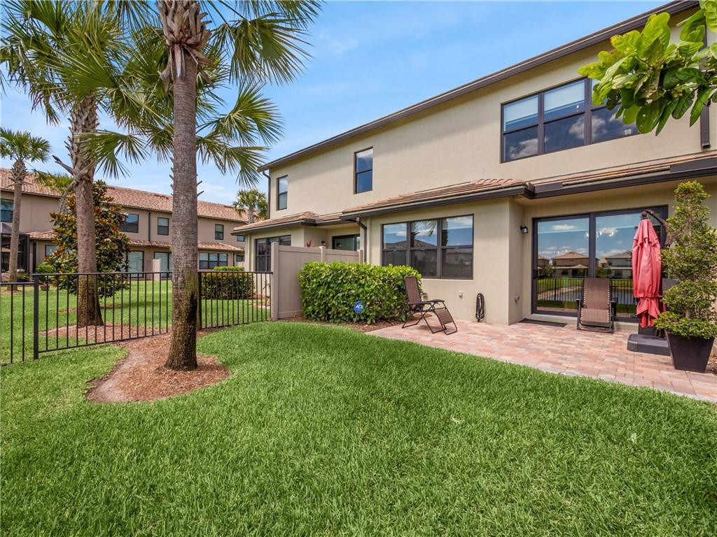 FIELDS AT GULFSTREAM POLO - Residential Lease