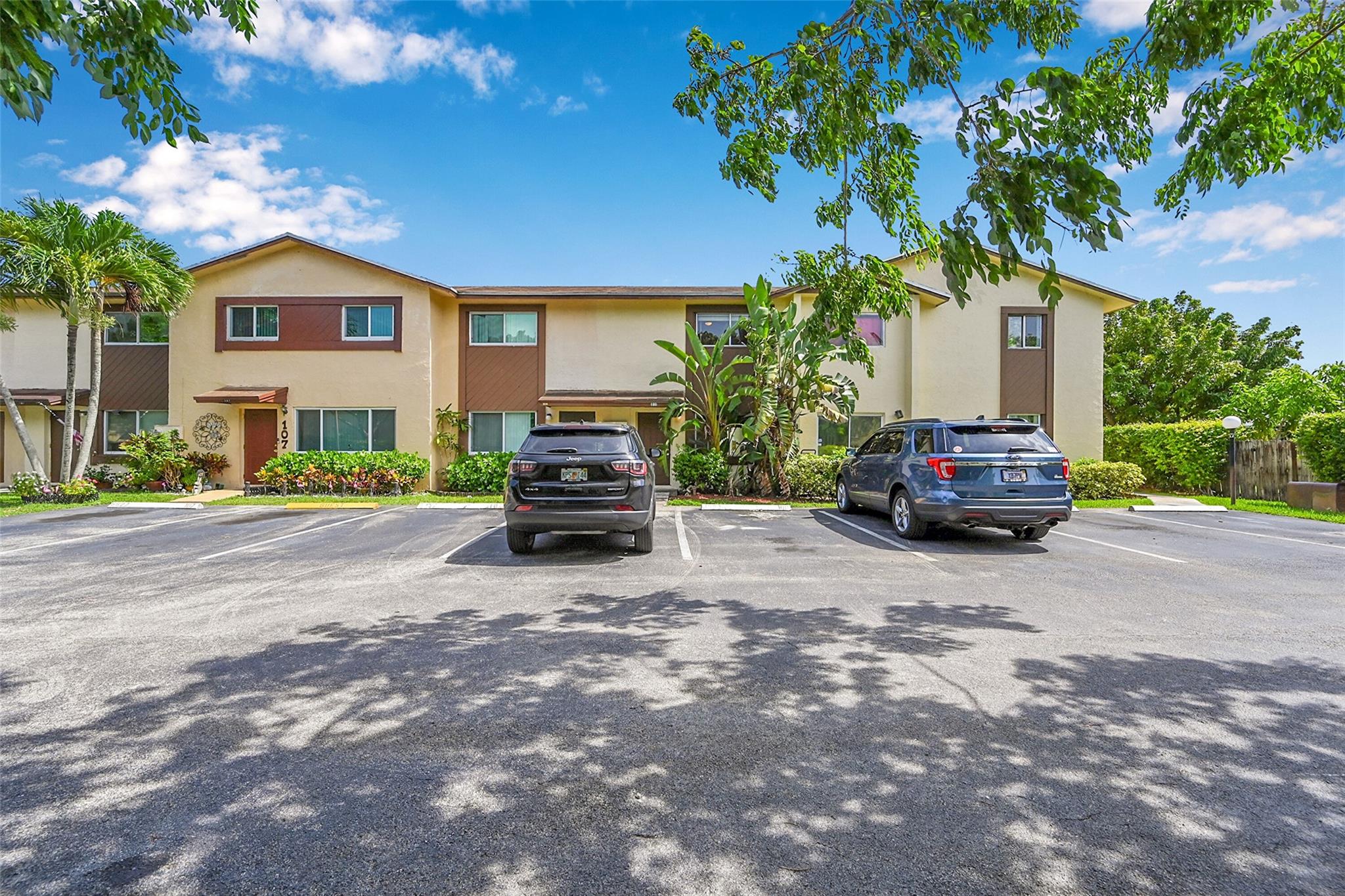 Why rent when you can own? This freshly painted, upgraded townhouse is FHA approved—making it perfect for first-time homebuyers! Enjoy low HOA fees, access to a community pool, and the pride of owning your own property. Don’t miss this great opportunity to invest in your future!