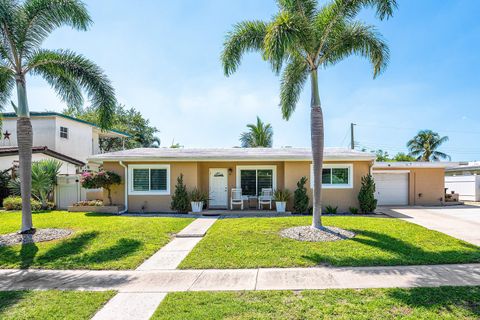 Photo of 1603 Crest Drive, Lake Worth, FL 33461 (MLS # B26007118)