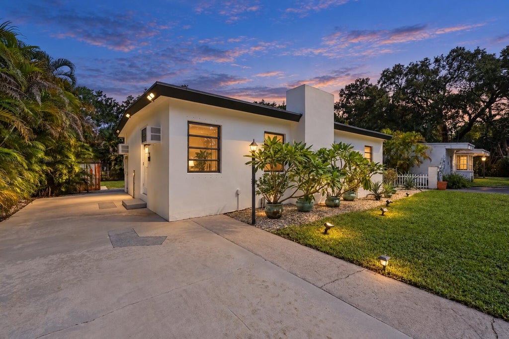 Photo of 1717 SW 14TH Street, Fort Lauderdale, FL 33312 (MLS # B26082428)