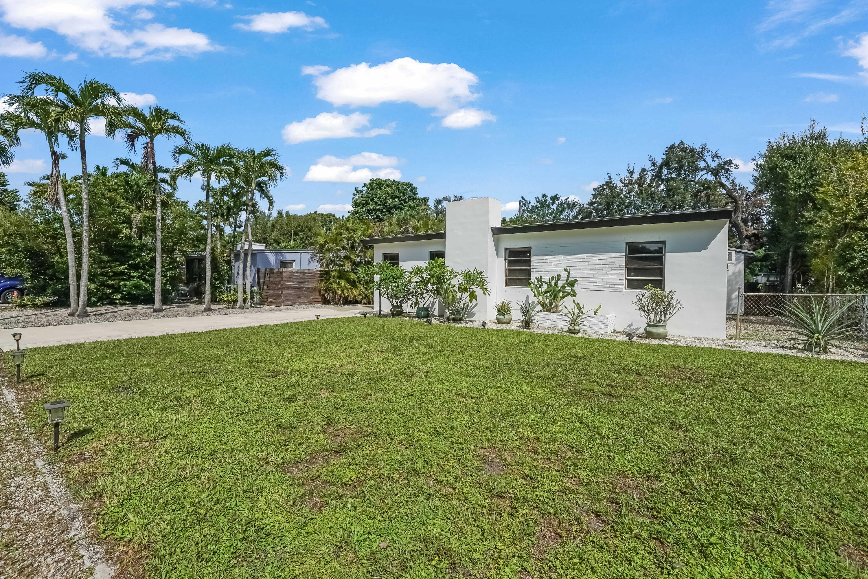 1717 SW 14TH Street