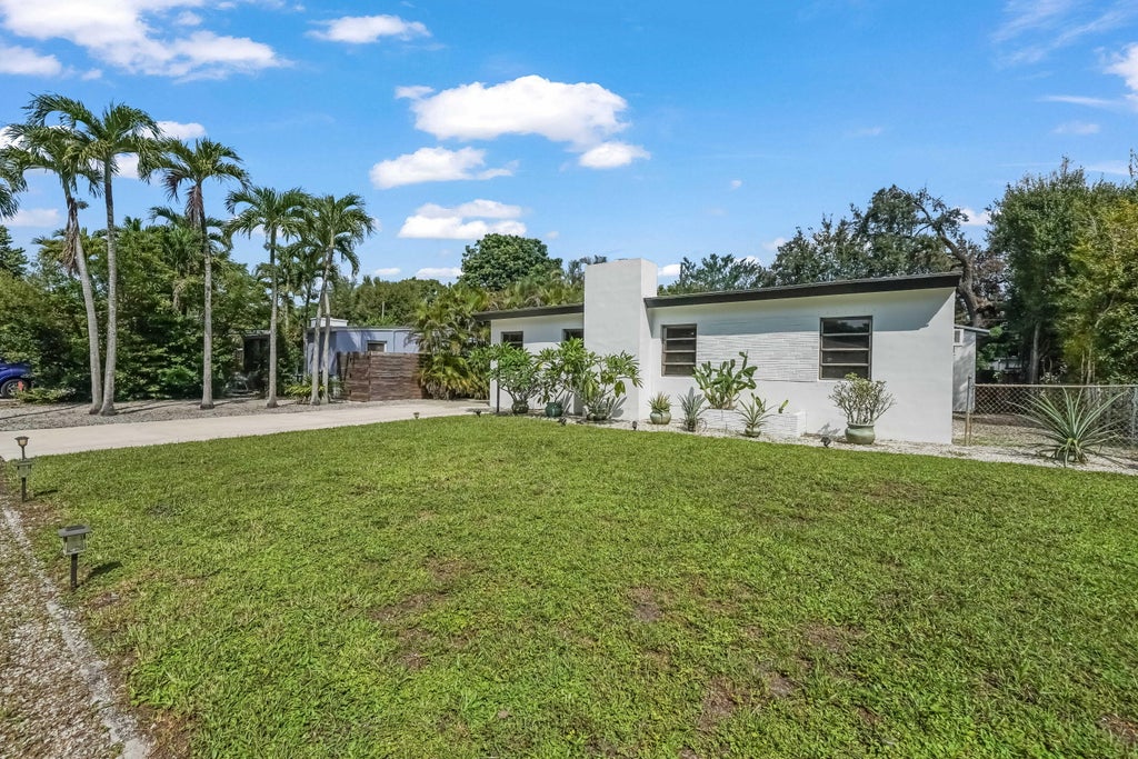 Photo of 1717 SW 14TH Street, Fort Lauderdale, FL 33312 (MLS # B26082428)