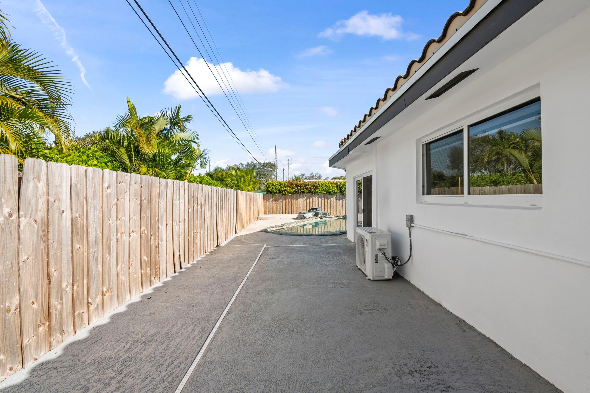 IMPERIAL POINT 1 SEC - Residential