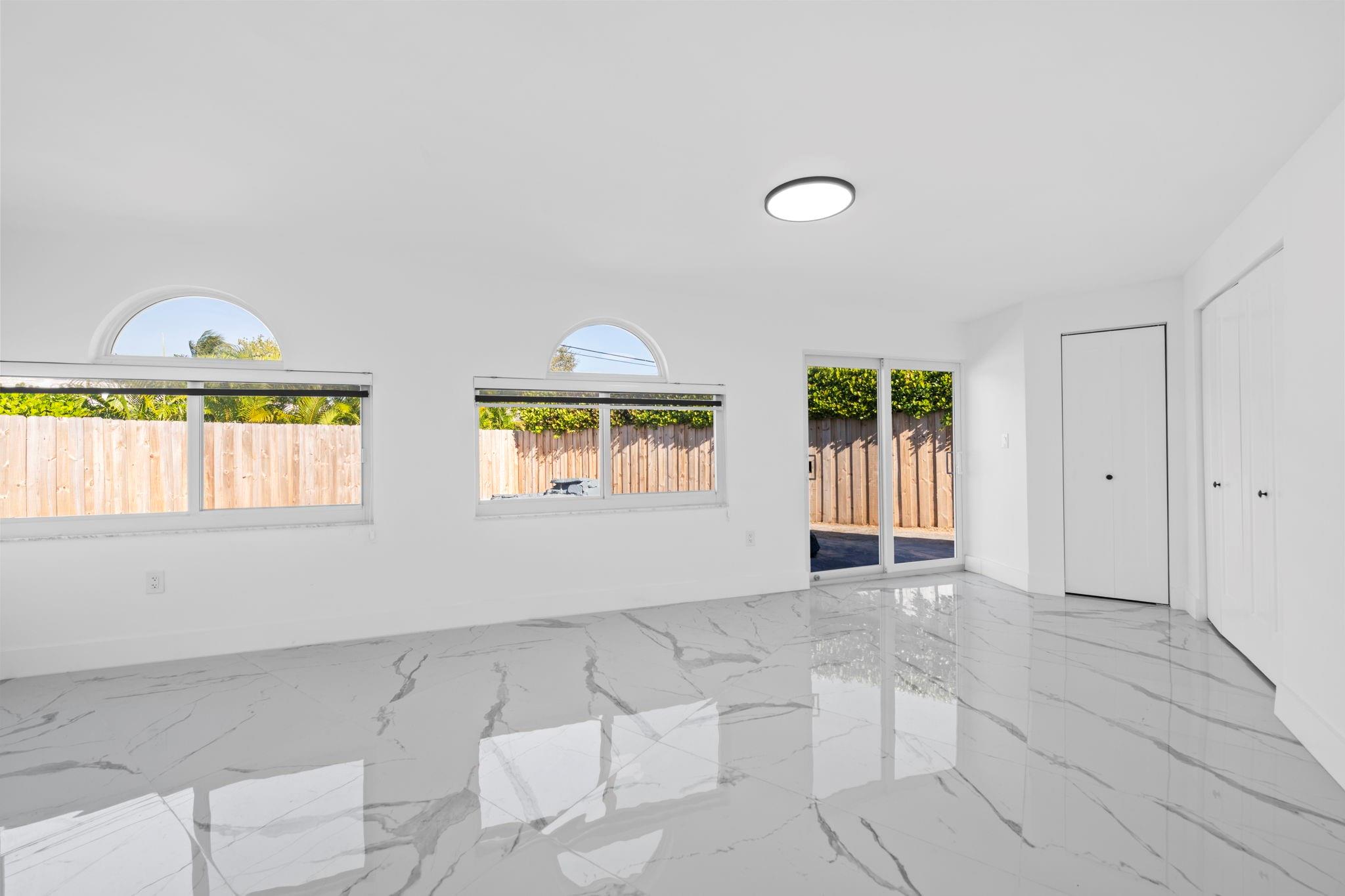 IMPERIAL POINT 1 SEC - Residential