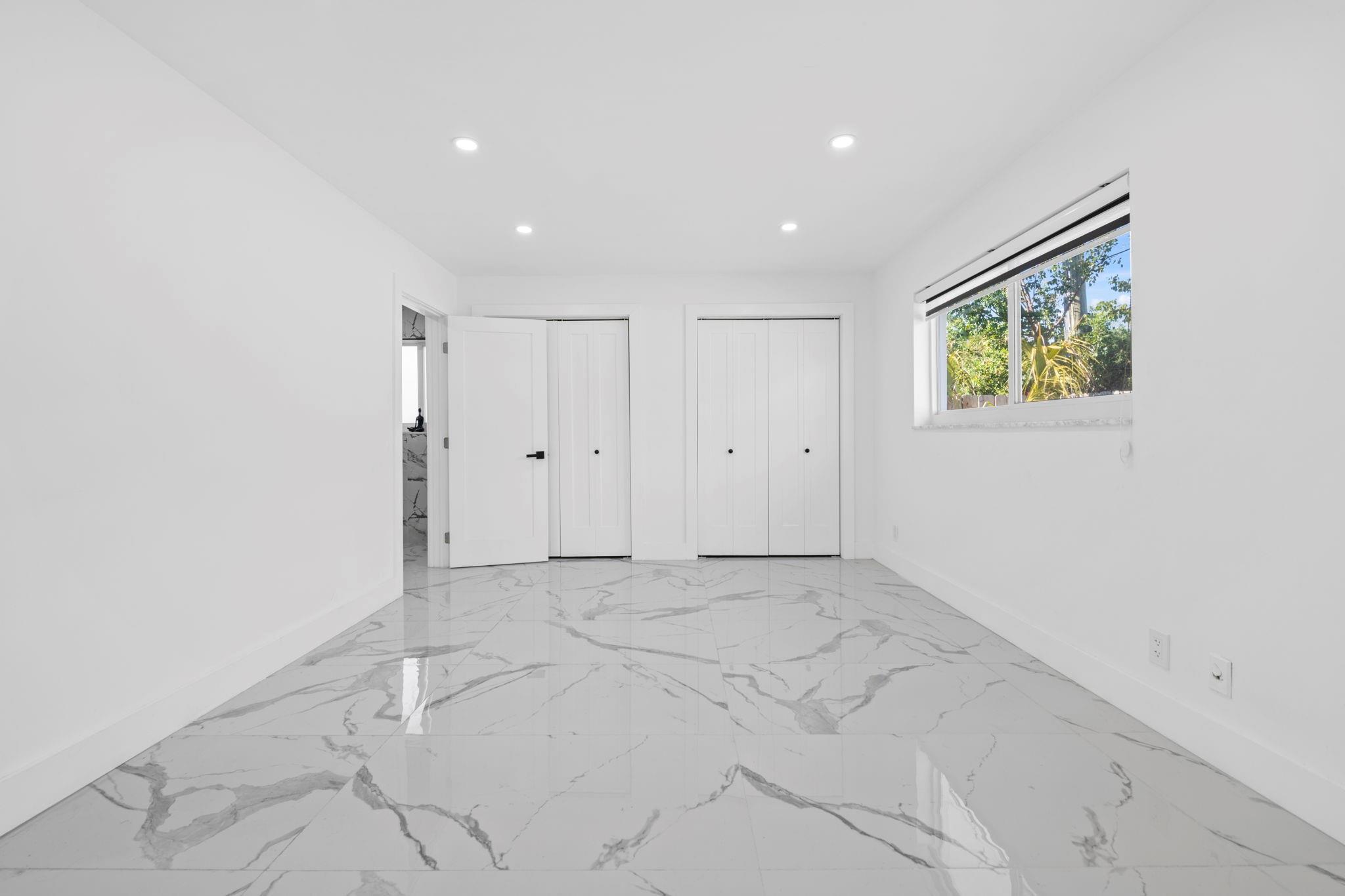 IMPERIAL POINT 1 SEC - Residential