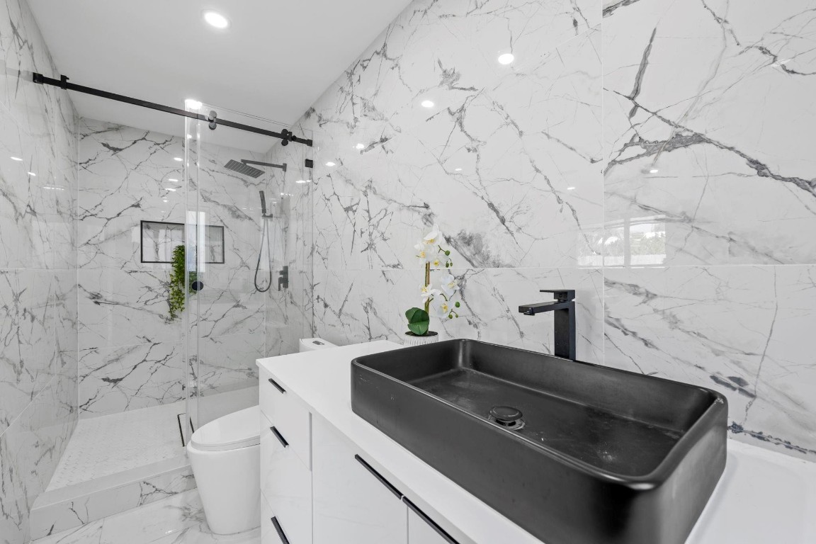 IMPERIAL POINT 1 SEC - Residential