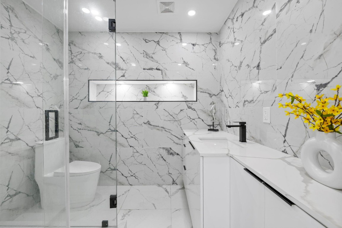 IMPERIAL POINT 1 SEC - Residential