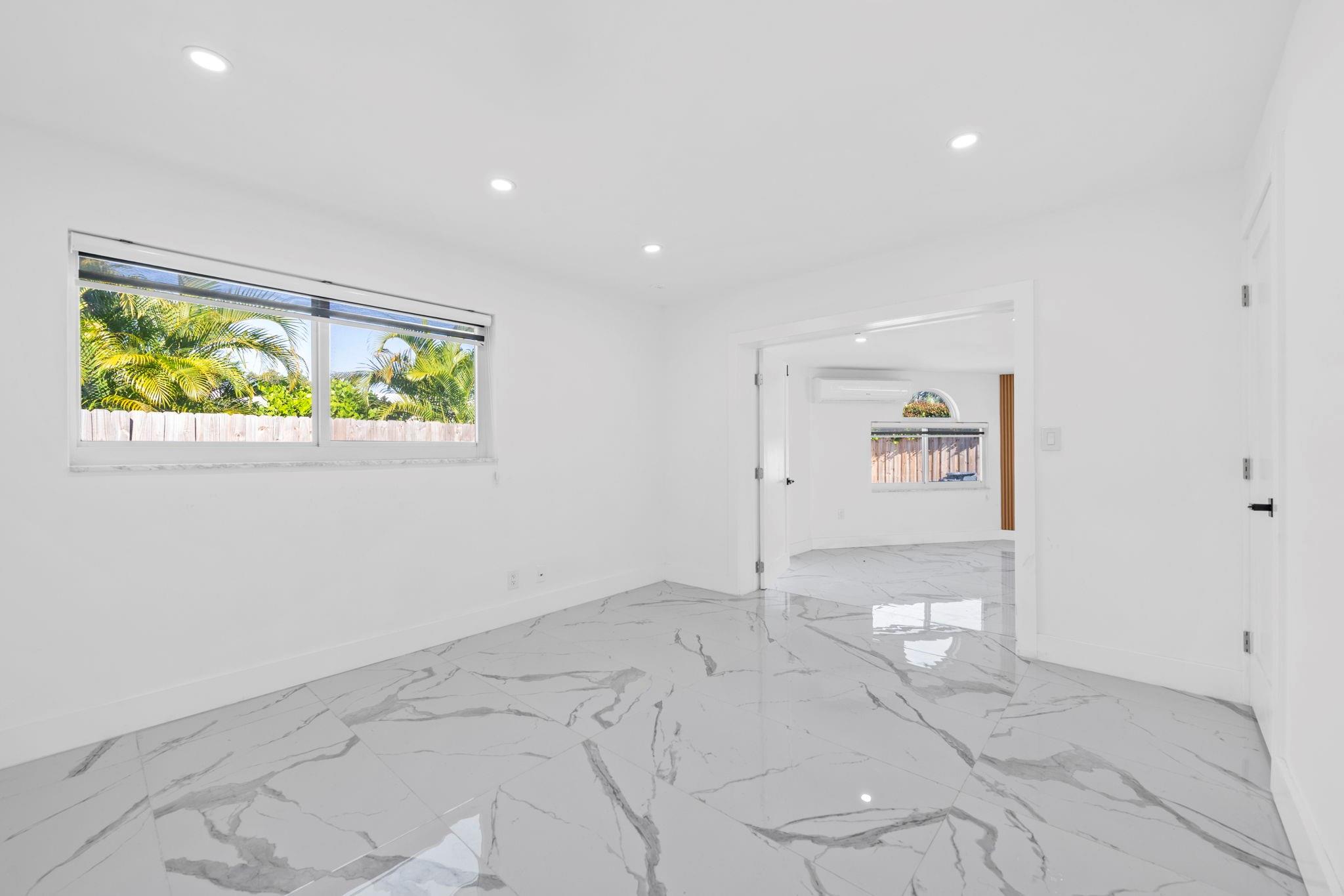 IMPERIAL POINT 1 SEC - Residential