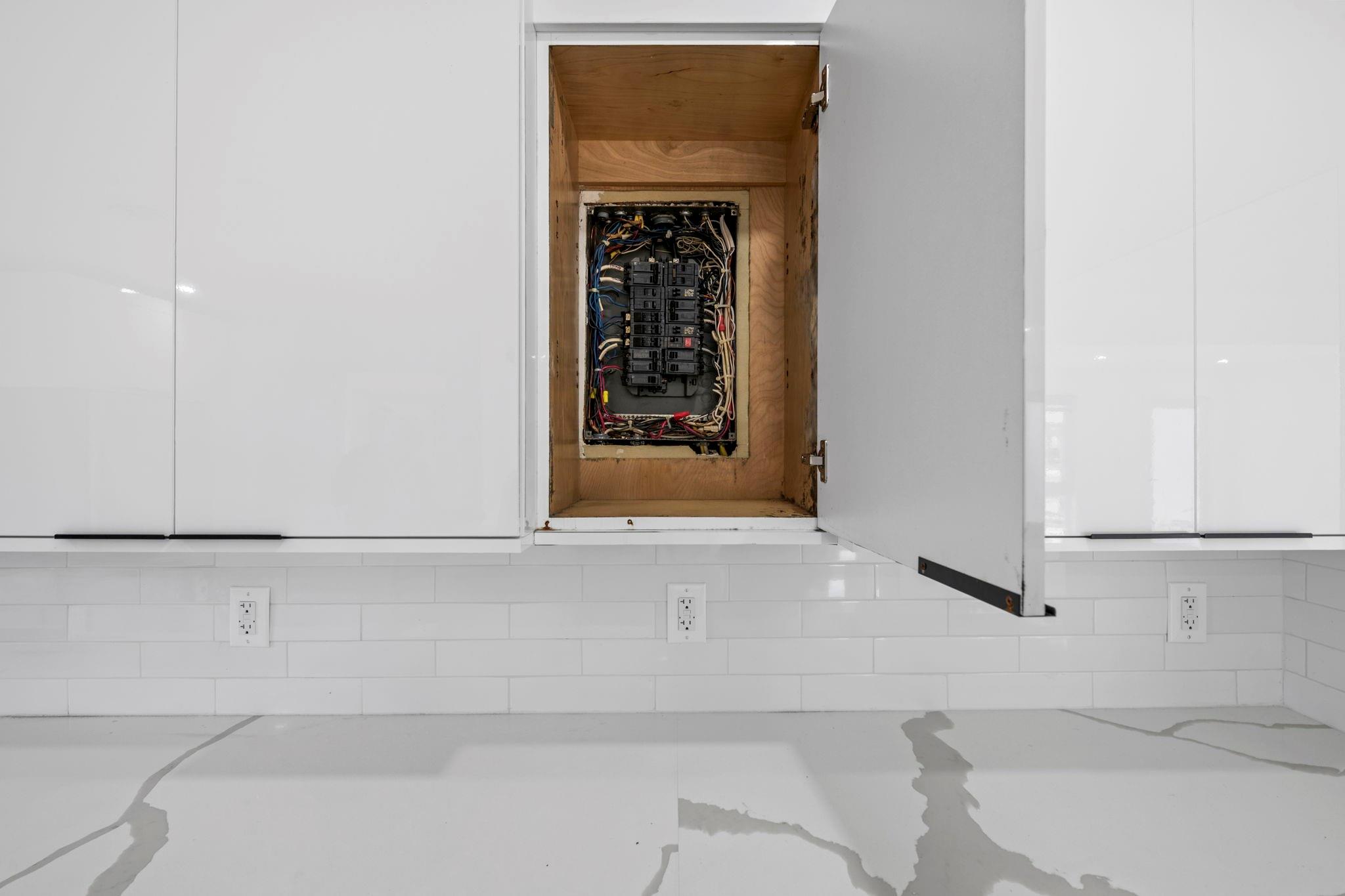 IMPERIAL POINT 1 SEC - Residential