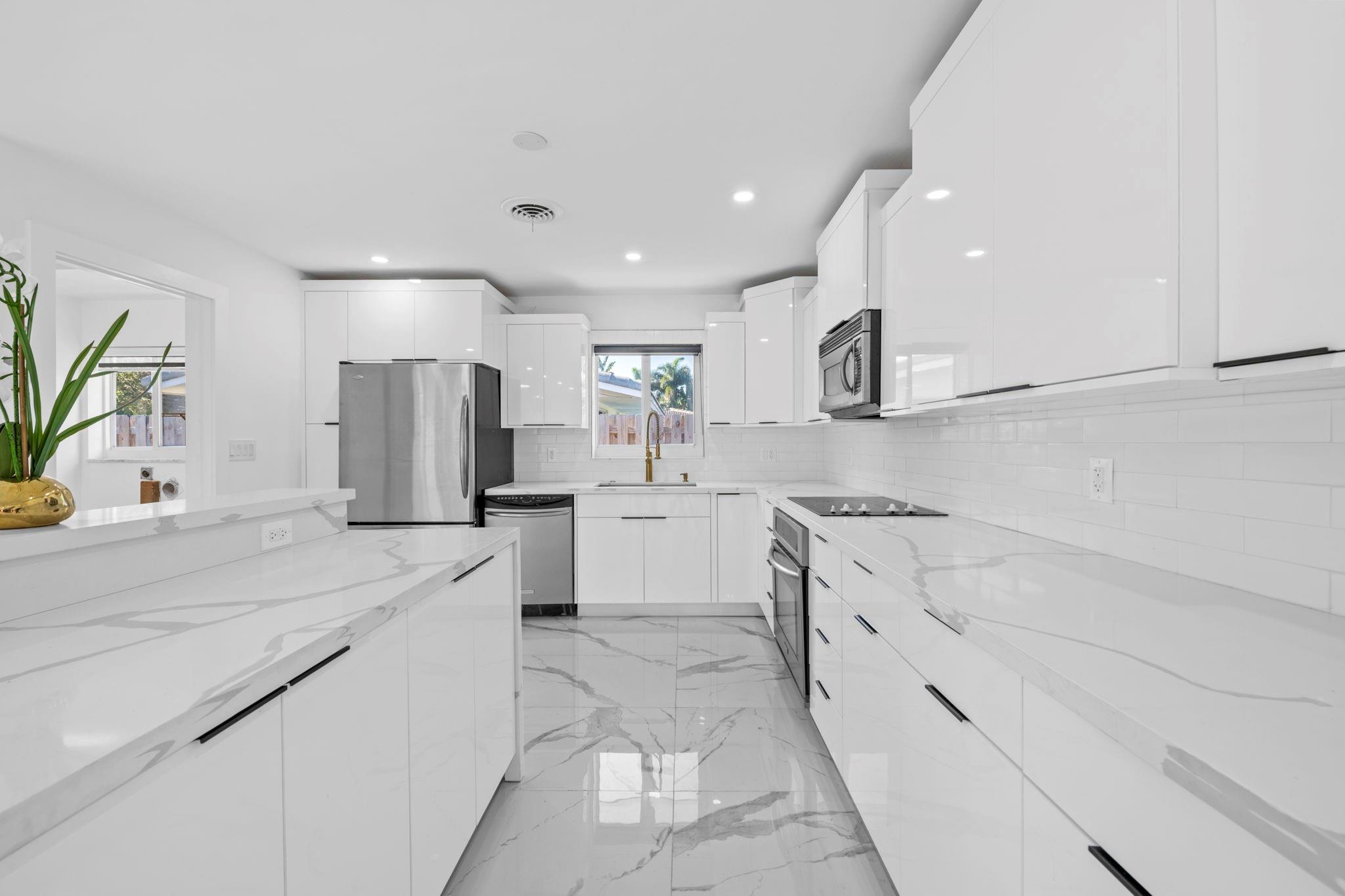 IMPERIAL POINT 1 SEC - Residential