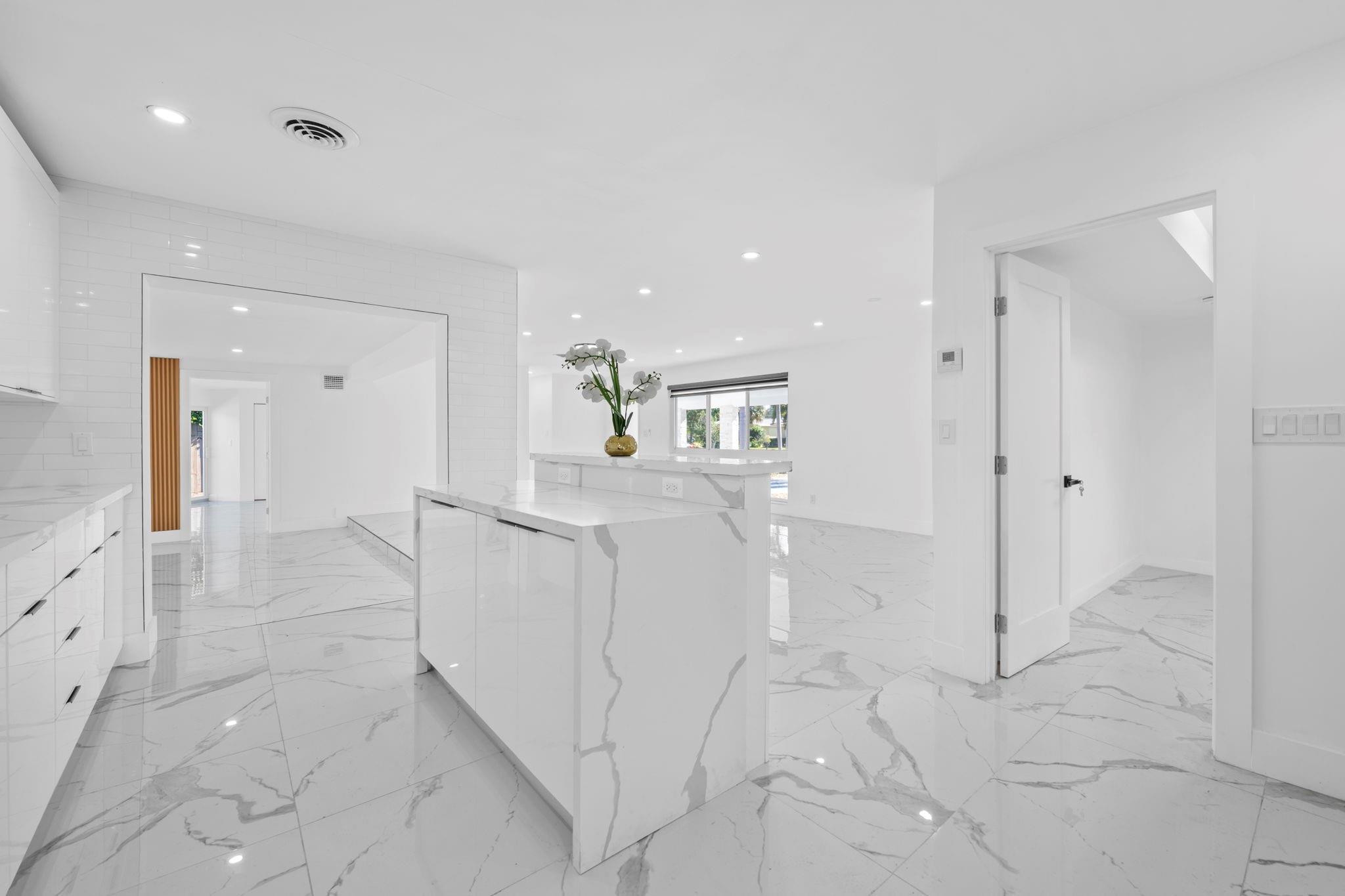 IMPERIAL POINT 1 SEC - Residential