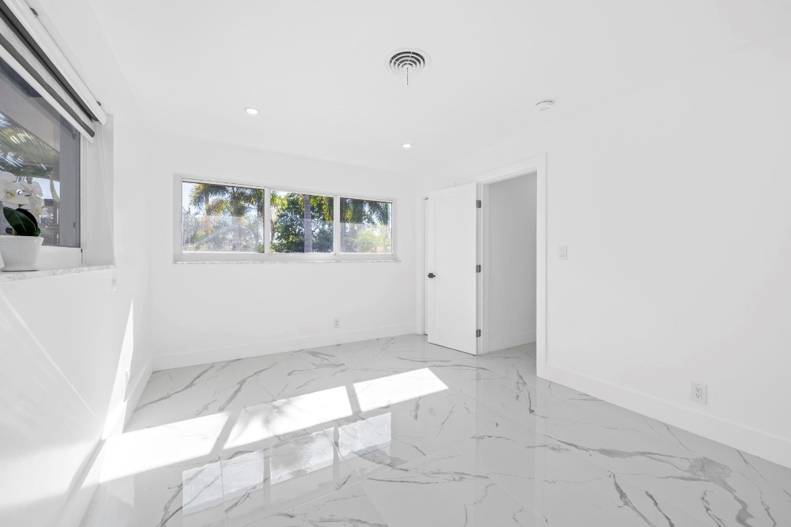 IMPERIAL POINT 1 SEC - Residential