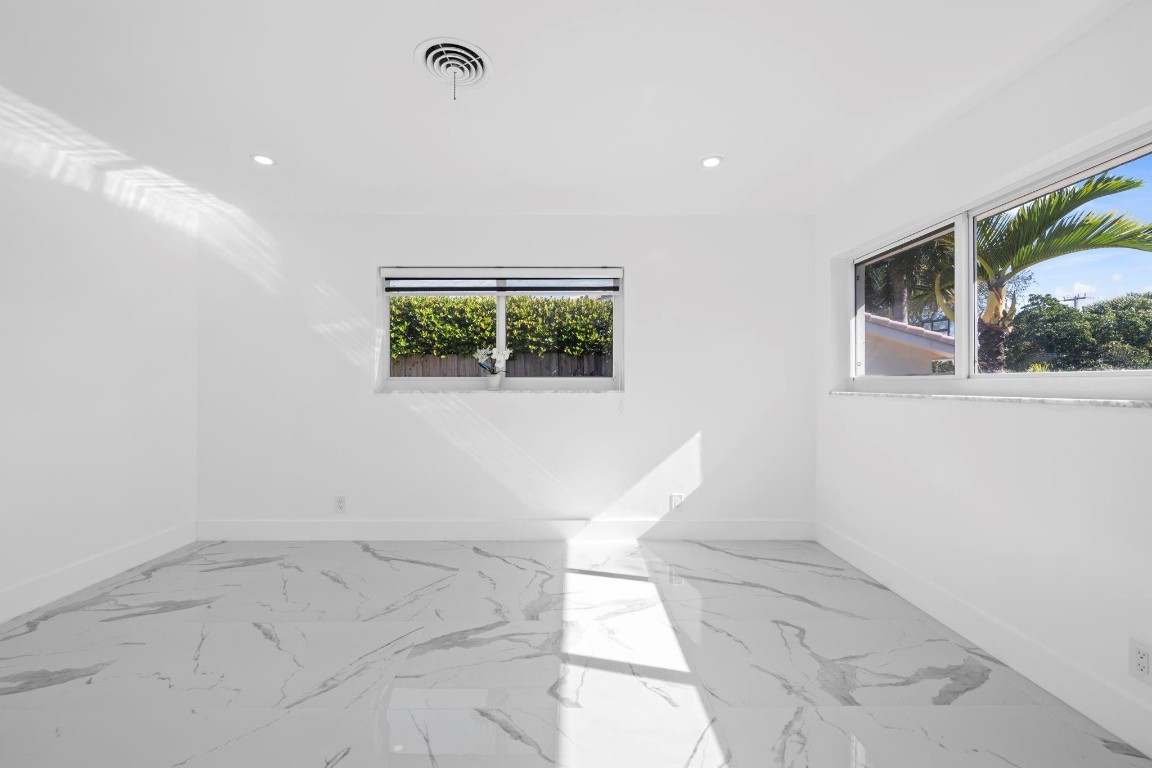 IMPERIAL POINT 1 SEC - Residential