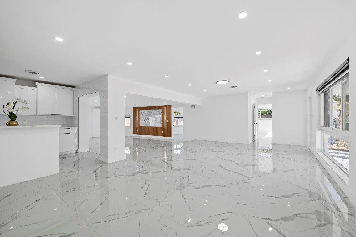 IMPERIAL POINT 1 SEC - Residential