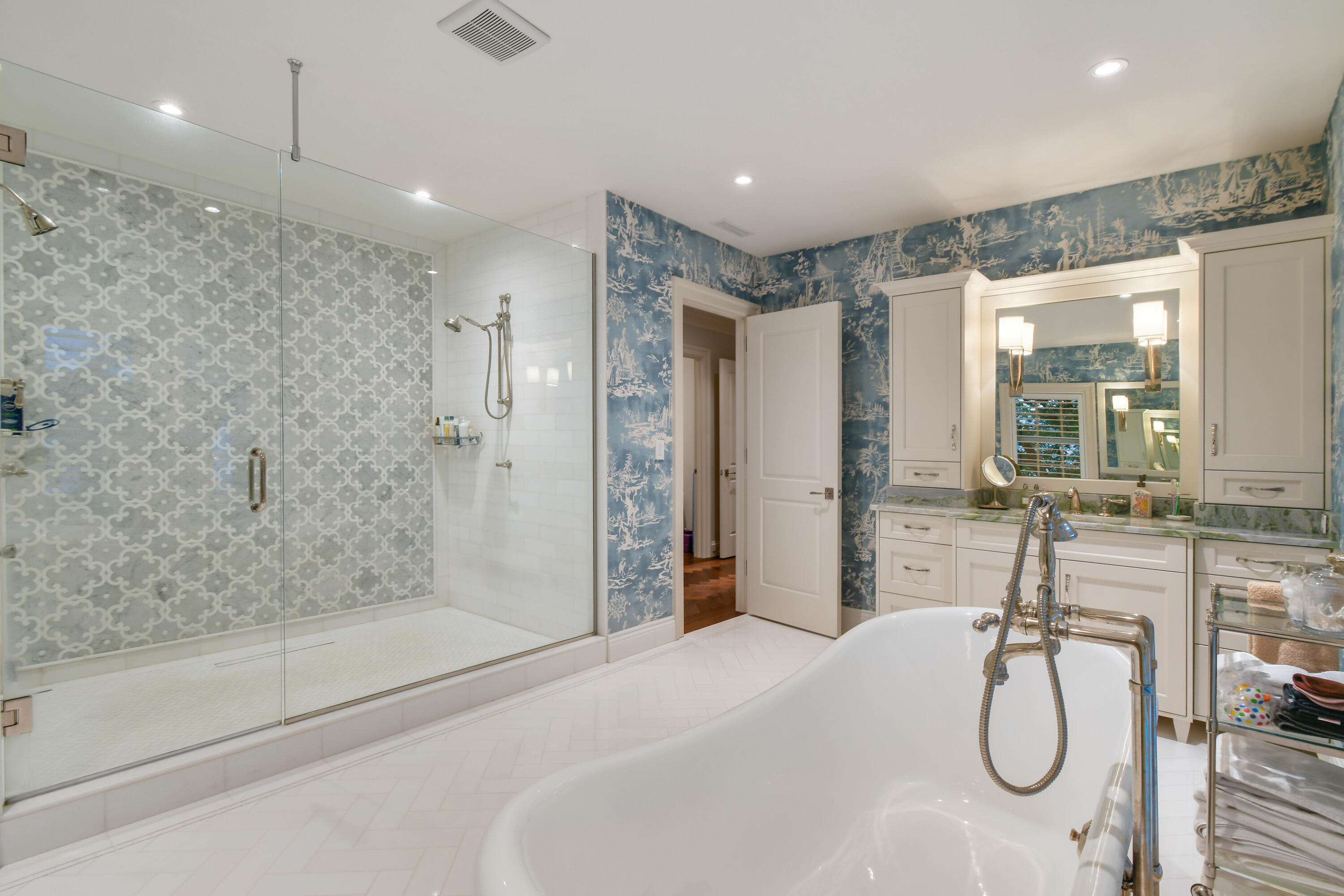 RUSSLYN EXTENSION - Residential