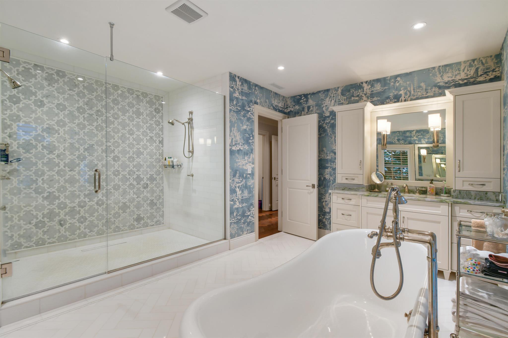 RUSSLYN EXTENSION - Residential