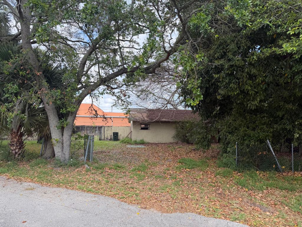 Photo of 1625 Glen Road, Glen Ridge, FL 33406 (MLS # B26006530)