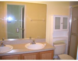 JONATHANS COVE/PALMBROOKE TWNHMS - Residential Lease