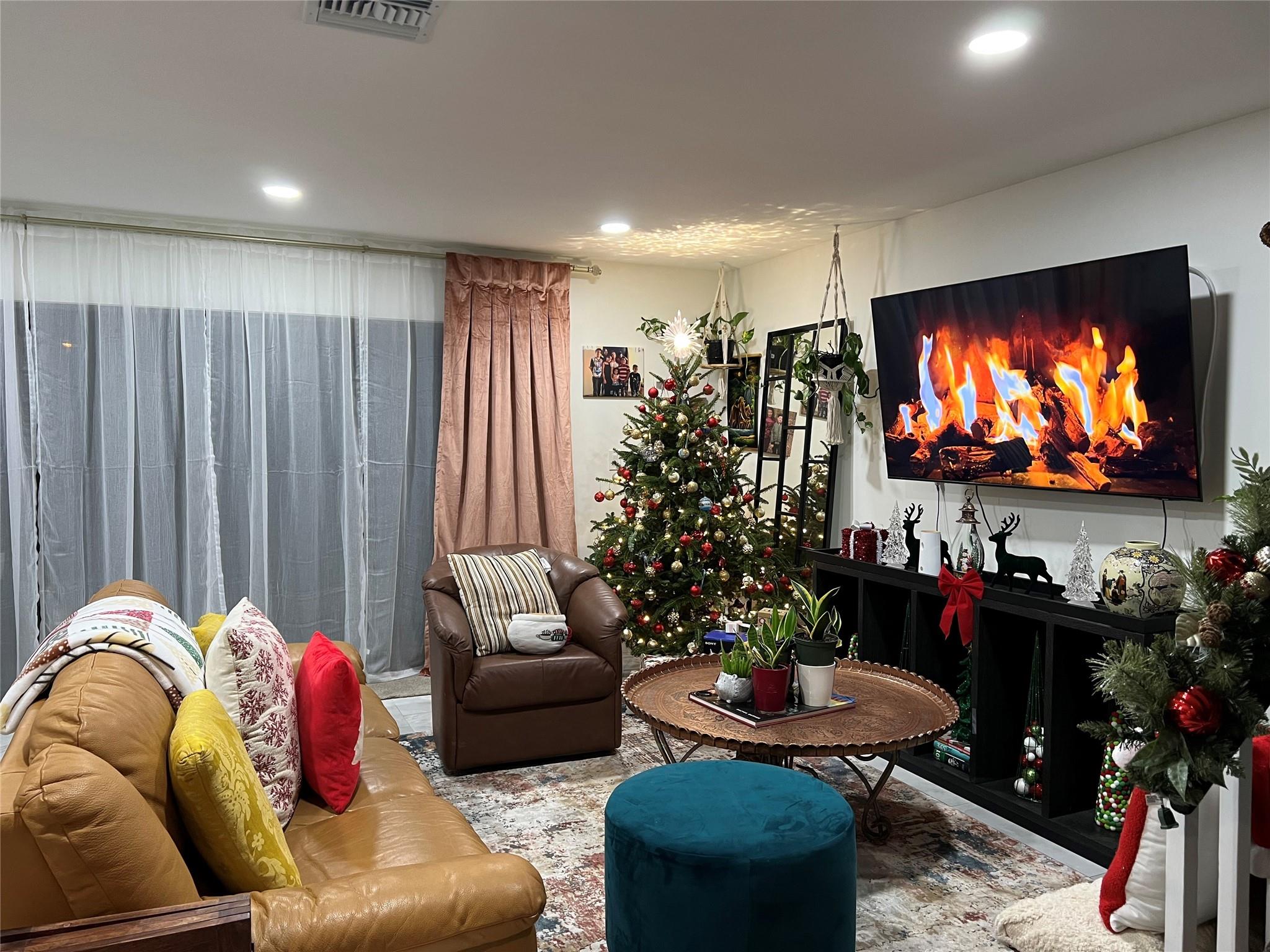 Golden Raintree Iv-B Cond - Residential Lease