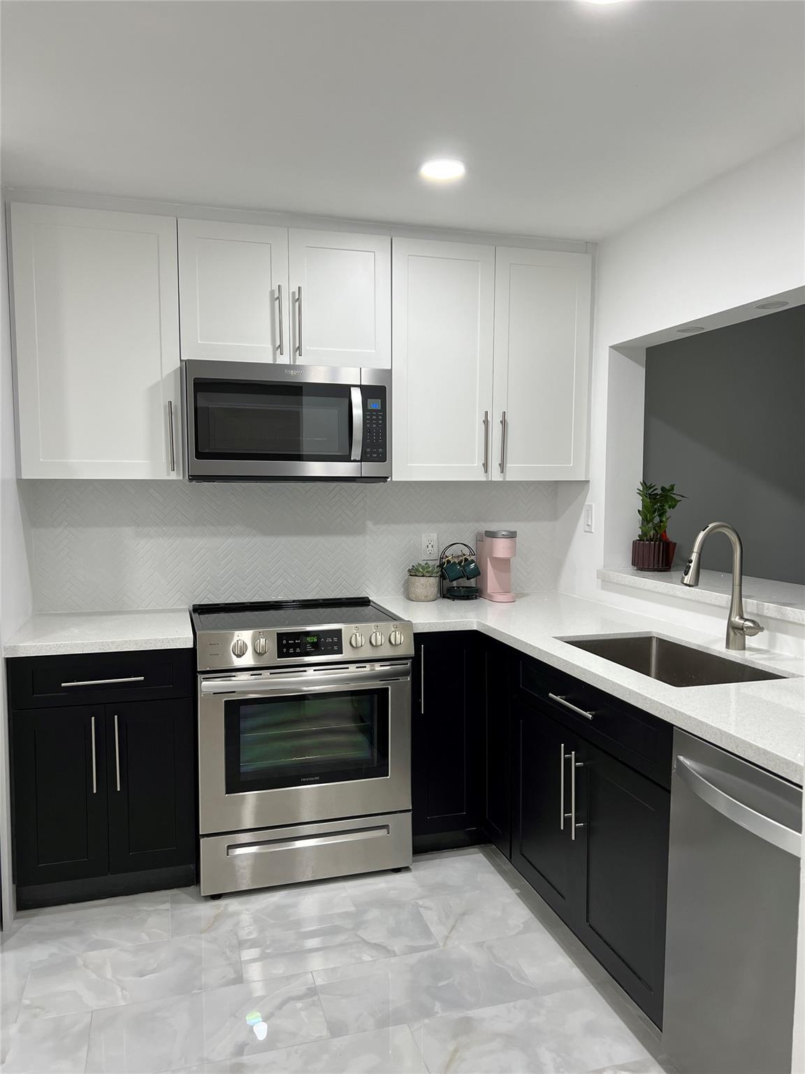 Golden Raintree Iv-B Cond - Residential Lease