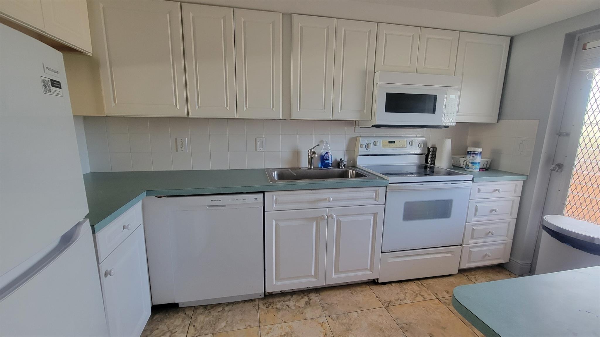 Welcome home to this great place in Lighthouse Point Plaza!
Enjoy this great, partially furnished 2/2 condo with light-filled rooms and plenty of space, including great closets.
Hang out on the deep, large balcony in this parklike setting.
Enjoy the community pool and tennis courts too!
Super convenient location, close to everything.