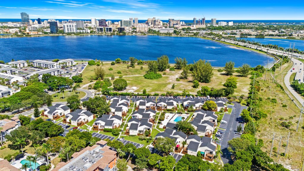 Photo of 637 Executive Center Drive, West Palm Beach, FL 33401 (MLS # B26005517)