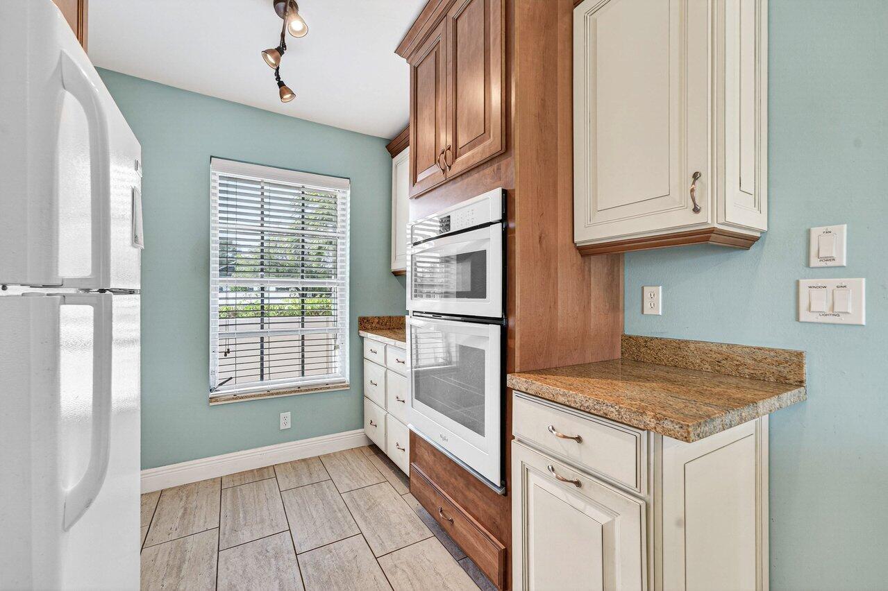 15640 Bottlebrush Circle