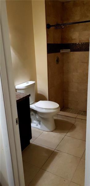 BANYAN LAKES - Residential Lease