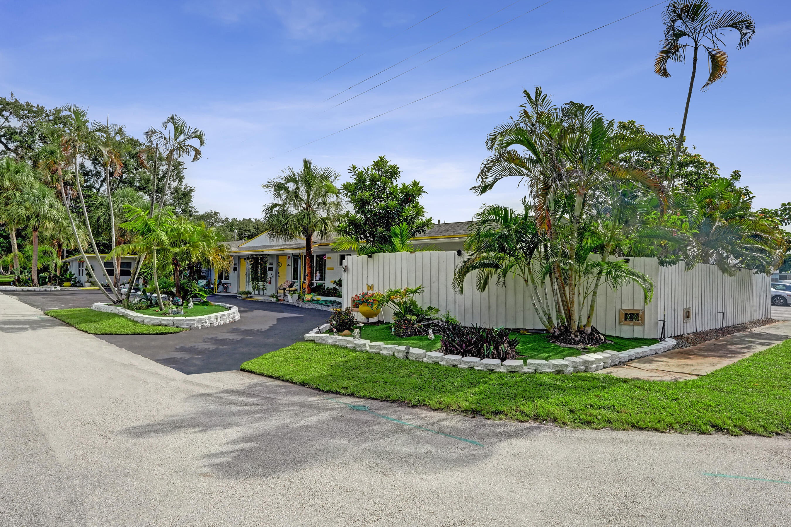 2500 NW 3RD Avenue 1-4