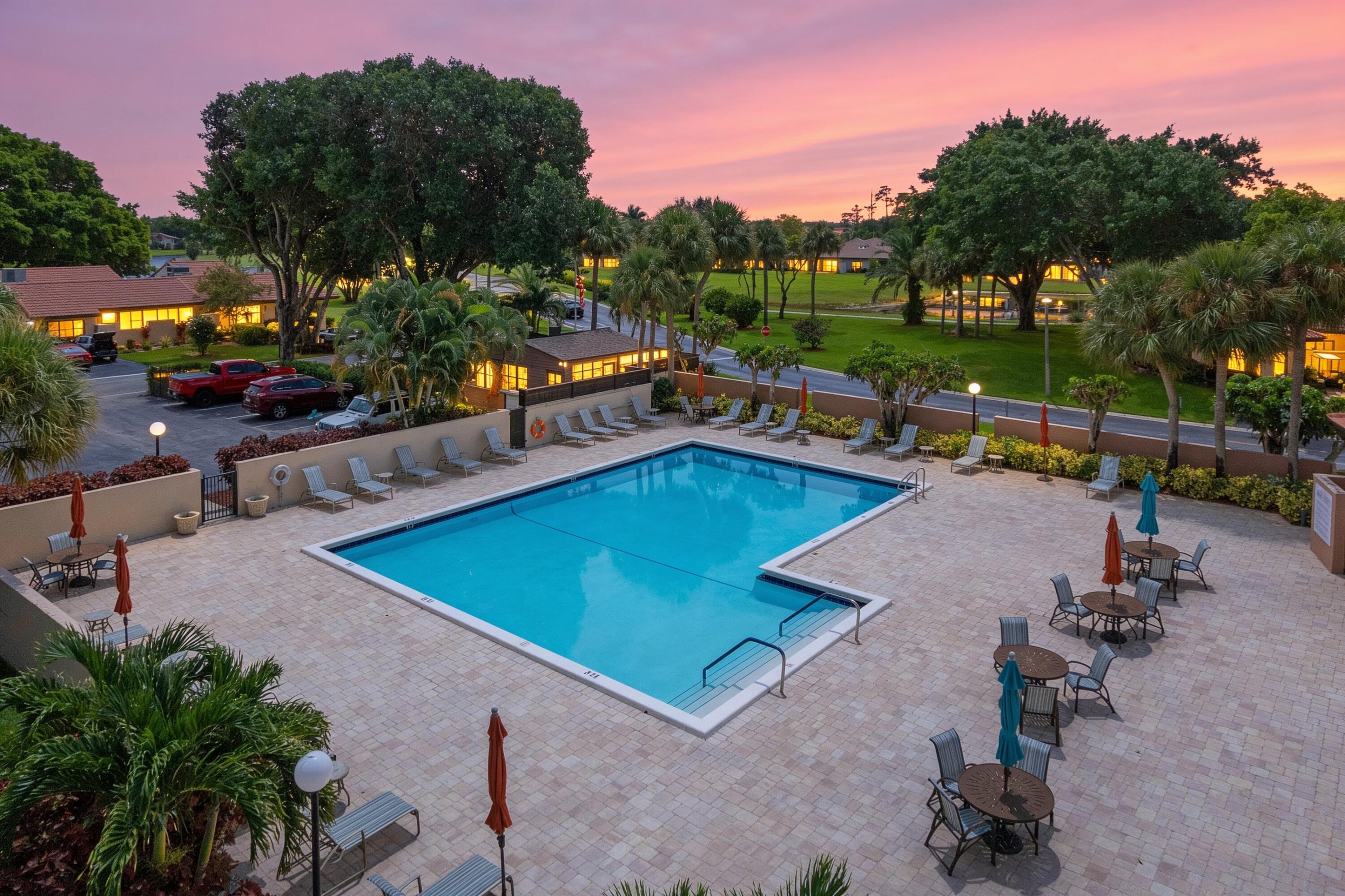 9286 VISTA DEL LAGO F