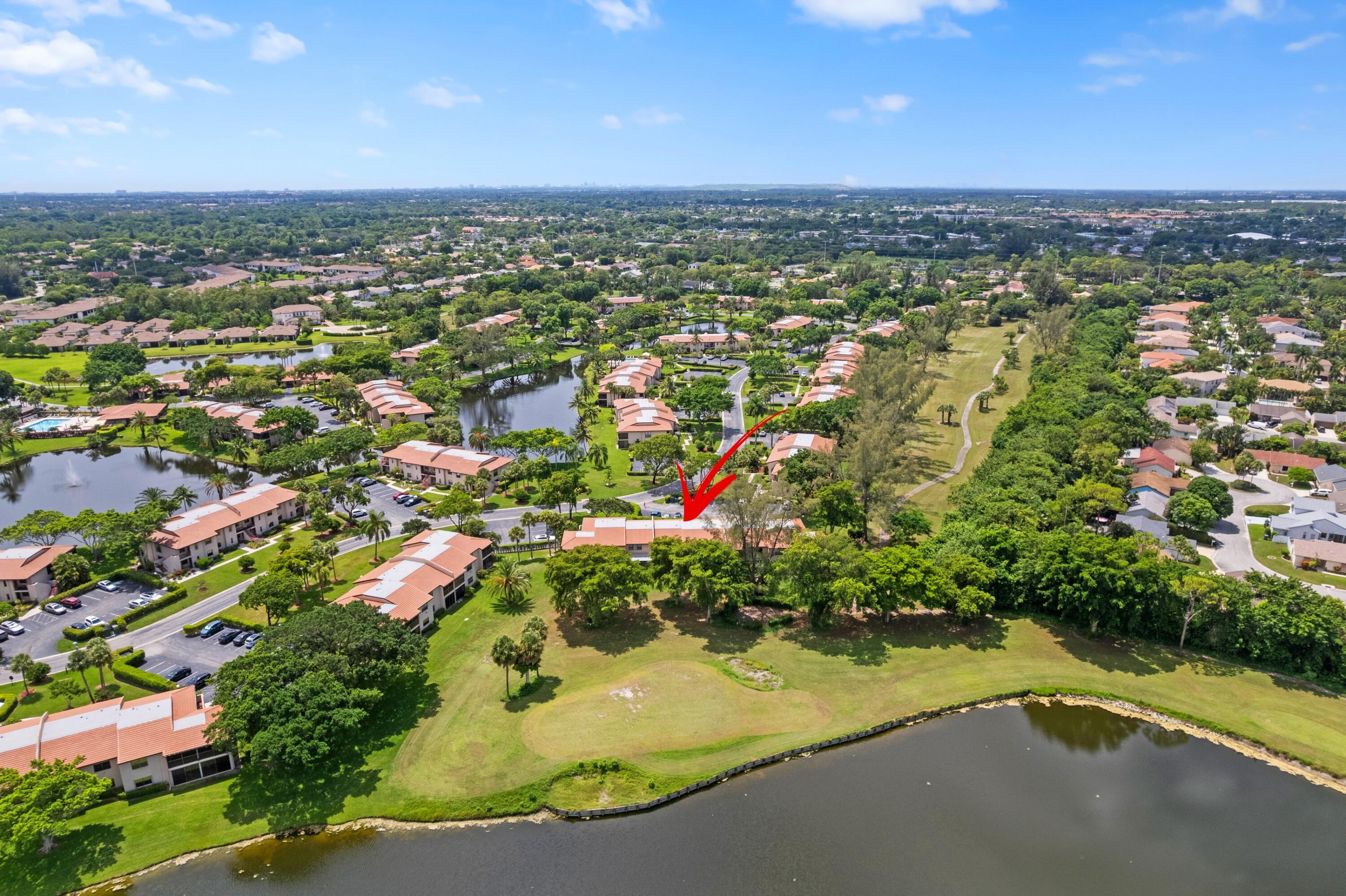 9286 VISTA DEL LAGO F