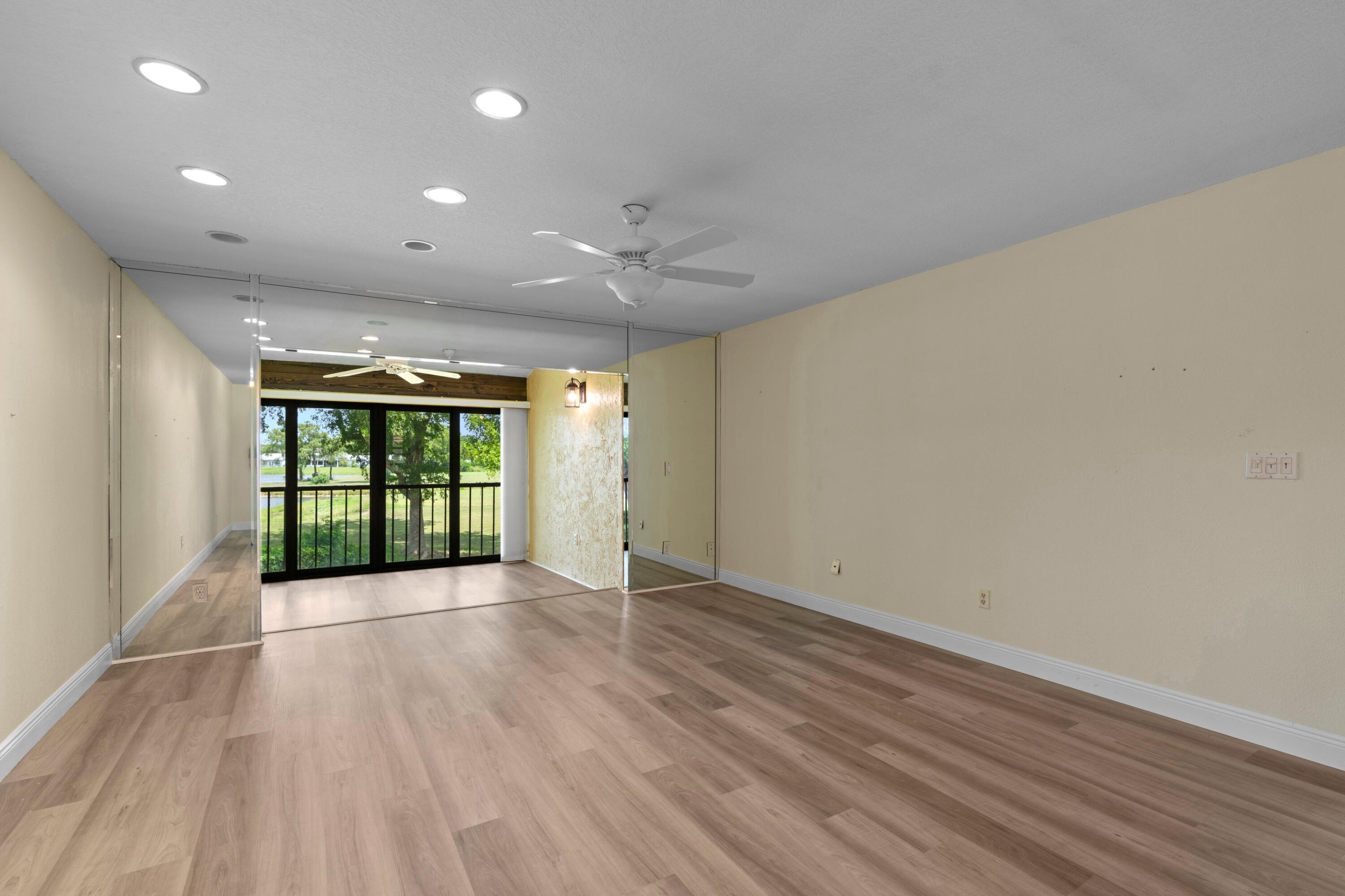 9286 VISTA DEL LAGO F