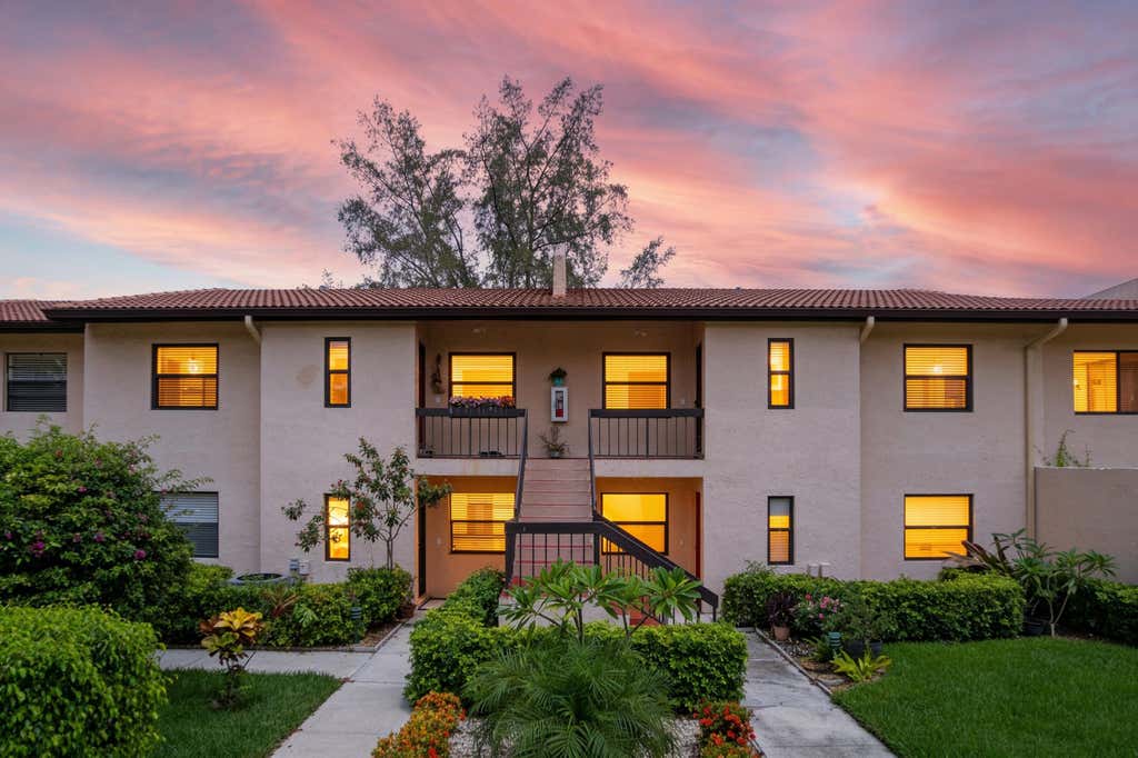 Photo of 9286 VISTA DEL LAGO #F, Boca Raton, FL 33428 (MLS # B26062076)